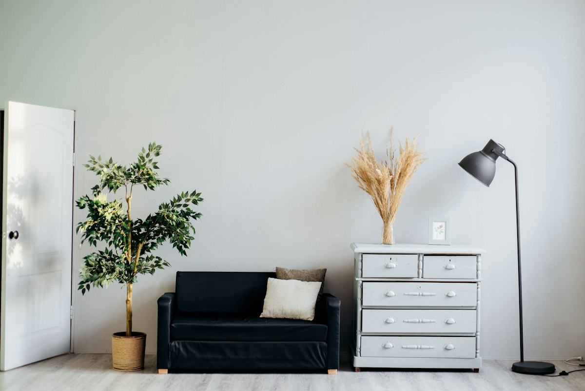Warm Minimalism: Designing an Indoor Sanctuary Inspired by Japandi Aesthetics